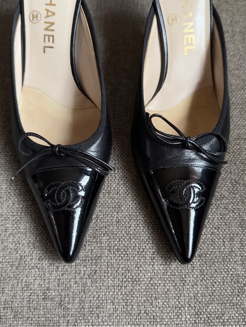 Vintage Chanel black logo heels - Picture 2 of 8